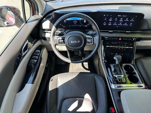 2023 Kia Carnival SX