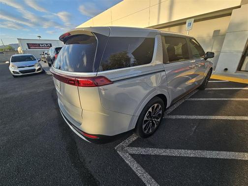 2023 Kia Carnival EX