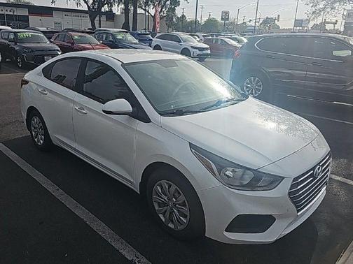 Frost White Pearl 2020 Hyundai Accent SE