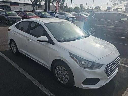 Frost White Pearl 2020 Hyundai Accent SE