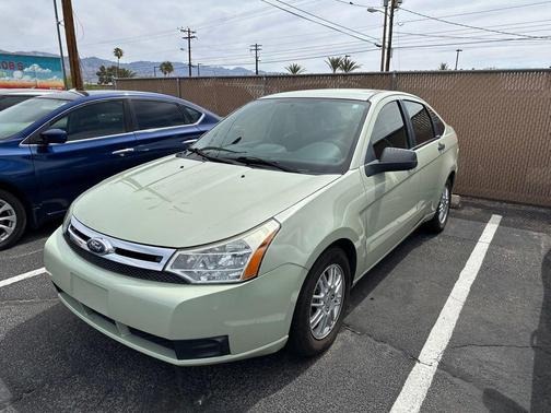Green 2011 Ford Focus SE