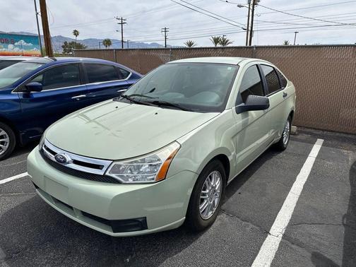 Green 2011 Ford Focus SE