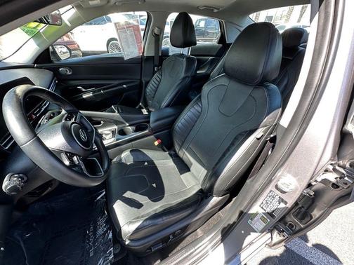 Metal 2023 Hyundai ELANTRA Limited