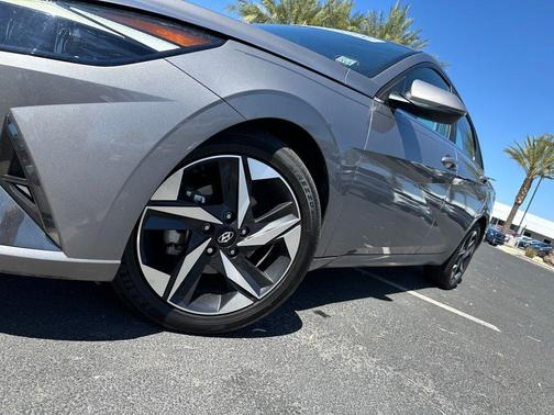 Metal 2023 Hyundai ELANTRA Limited