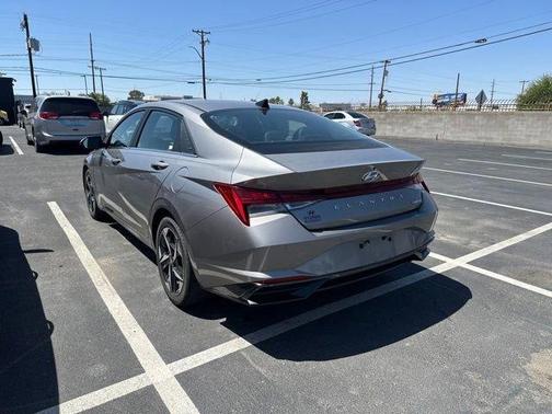 Metal 2023 Hyundai ELANTRA Limited