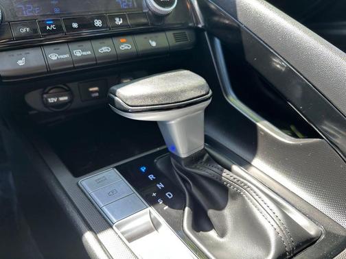 Metal 2023 Hyundai ELANTRA Limited