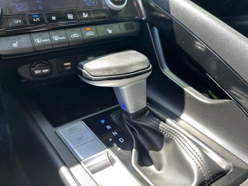 Metal 2023 Hyundai ELANTRA Limited