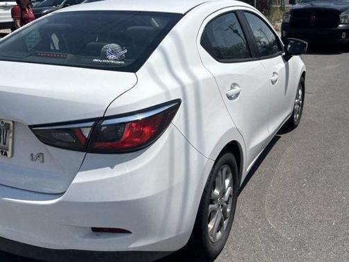 Frost 2017 Toyota Yaris iA Base