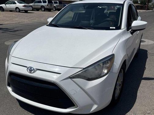 Frost 2017 Toyota Yaris iA Base