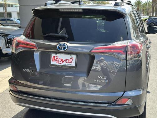 2017 Toyota RAV4 Hybrid XLE
