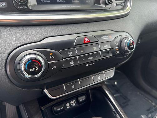 Titanium Silver 2018 Kia Sorento EX