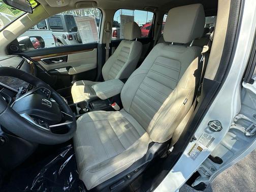 White 2018 Honda CR-V EX