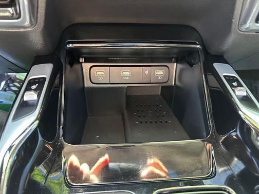 White Pearl 2023 Kia Sorento SX