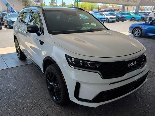 White Pearl 2023 Kia Sorento SX