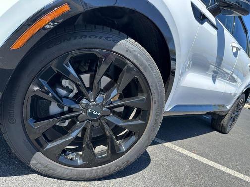 White Pearl 2023 Kia Sorento SX