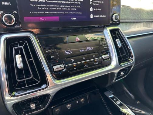 White Pearl 2023 Kia Sorento SX