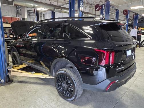 Ebony Black 2024 Kia Sorento X-Line EX