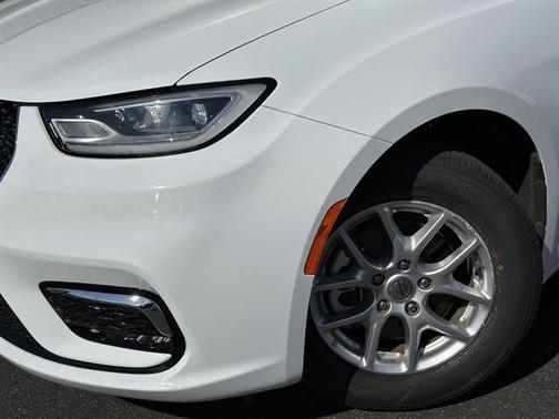 2024 Chrysler Pacifica Touring-L