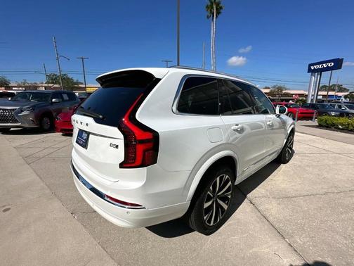 2025 Volvo XC90 B5 Core