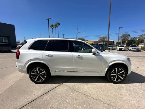 2025 Volvo XC90 B5 Core