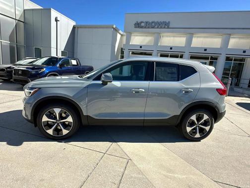 2025 Volvo XC40 B5 Core Bright Theme