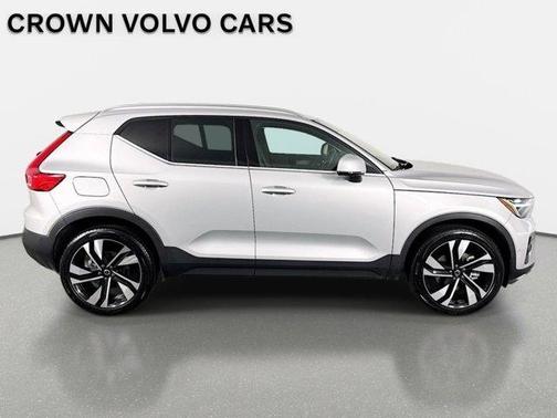 2023 Volvo XC40 B5 Plus Bright Theme