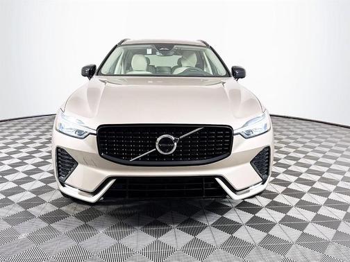 2025 Volvo XC60 B5 Ultra