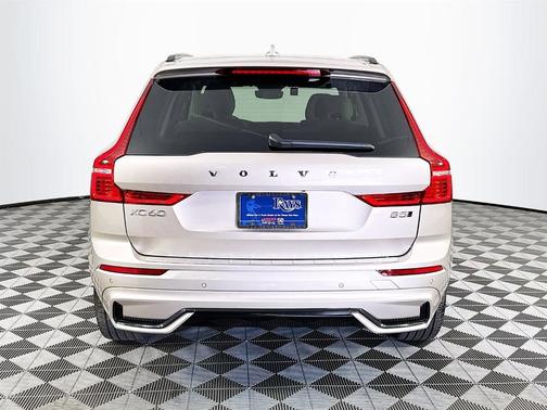 2025 Volvo XC60 B5 Ultra