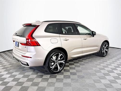 2025 Volvo XC60 B5 Ultra