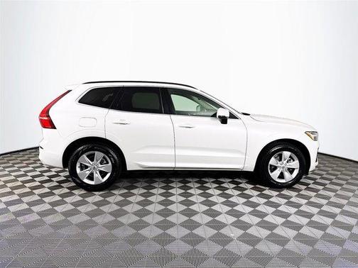 2022 Volvo XC60 B5 Momentum