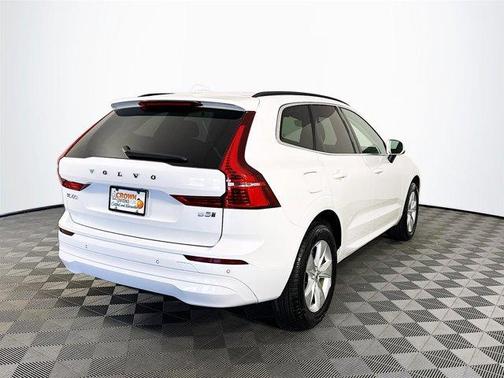 2022 Volvo XC60 B5 Momentum