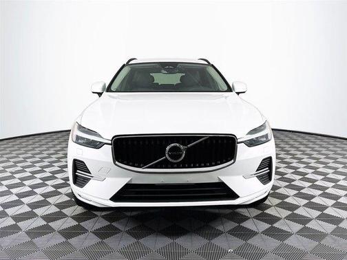 2022 Volvo XC60 B5 Momentum