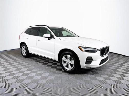 2022 Volvo XC60 B5 Momentum