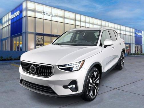 2023 Volvo XC40 B5 Plus Bright Theme
