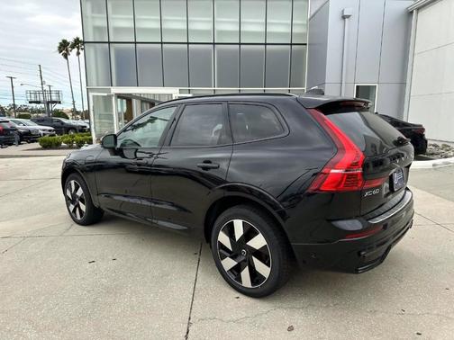 2025 Volvo XC60 Plug-In Hybrid T8 Plus