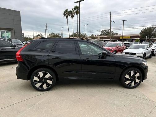 2025 Volvo XC60 Plug-In Hybrid T8 Plus