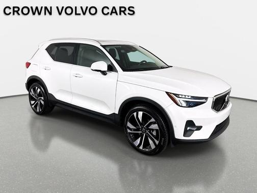 Crystal White 2023 Volvo XC40 B5 Plus Bright Theme