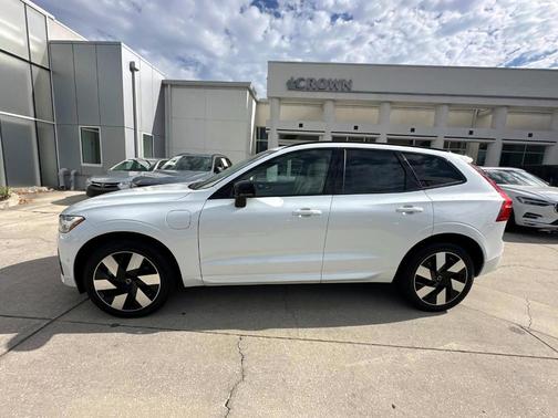 2025 Volvo XC60 Plug-In Hybrid T8 Plus