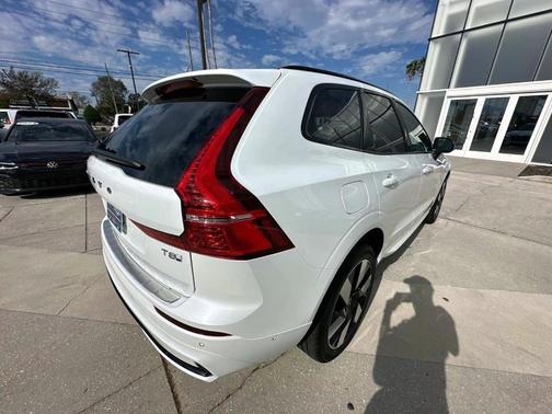 2025 Volvo XC60 Plug-In Hybrid T8 Plus
