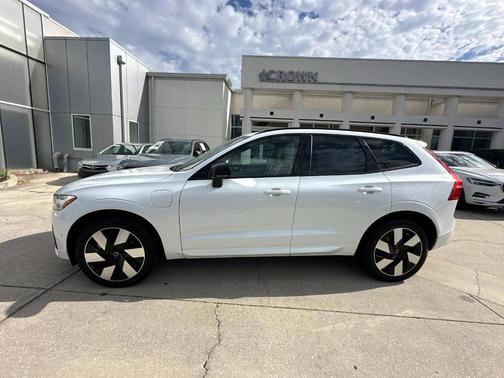 2025 Volvo XC60 Plug-In Hybrid T8 Plus