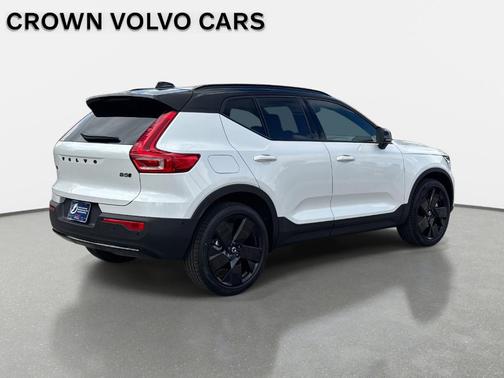 2026 Volvo XC40 B5 Ultra Black Edition