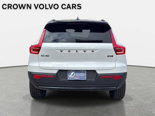 2026 Volvo XC40 B5 Ultra Black Edition