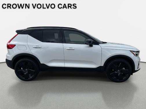2026 Volvo XC40 B5 Ultra Black Edition