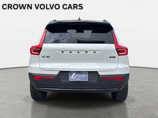 2026 Volvo XC40 B5 Ultra Black Edition