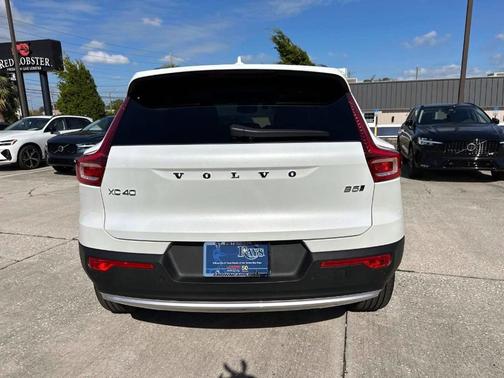 2025 Volvo XC40 B5 Plus Bright Theme