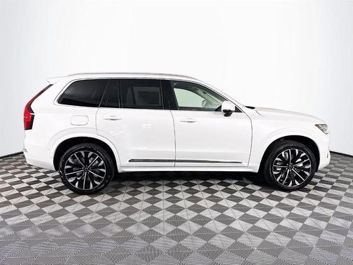 2025 Volvo XC90 B5 Plus 7-Seater