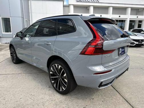 2026 Volvo XC60 B5 Ultra