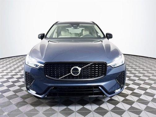 2024 Volvo XC60 B5 Plus Dark Theme