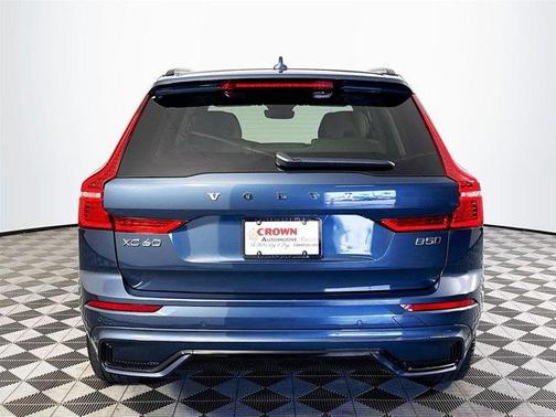 2024 Volvo XC60 B5 Plus Dark Theme