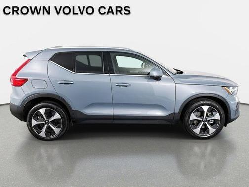2023 Volvo XC40 B5 Plus Bright Theme